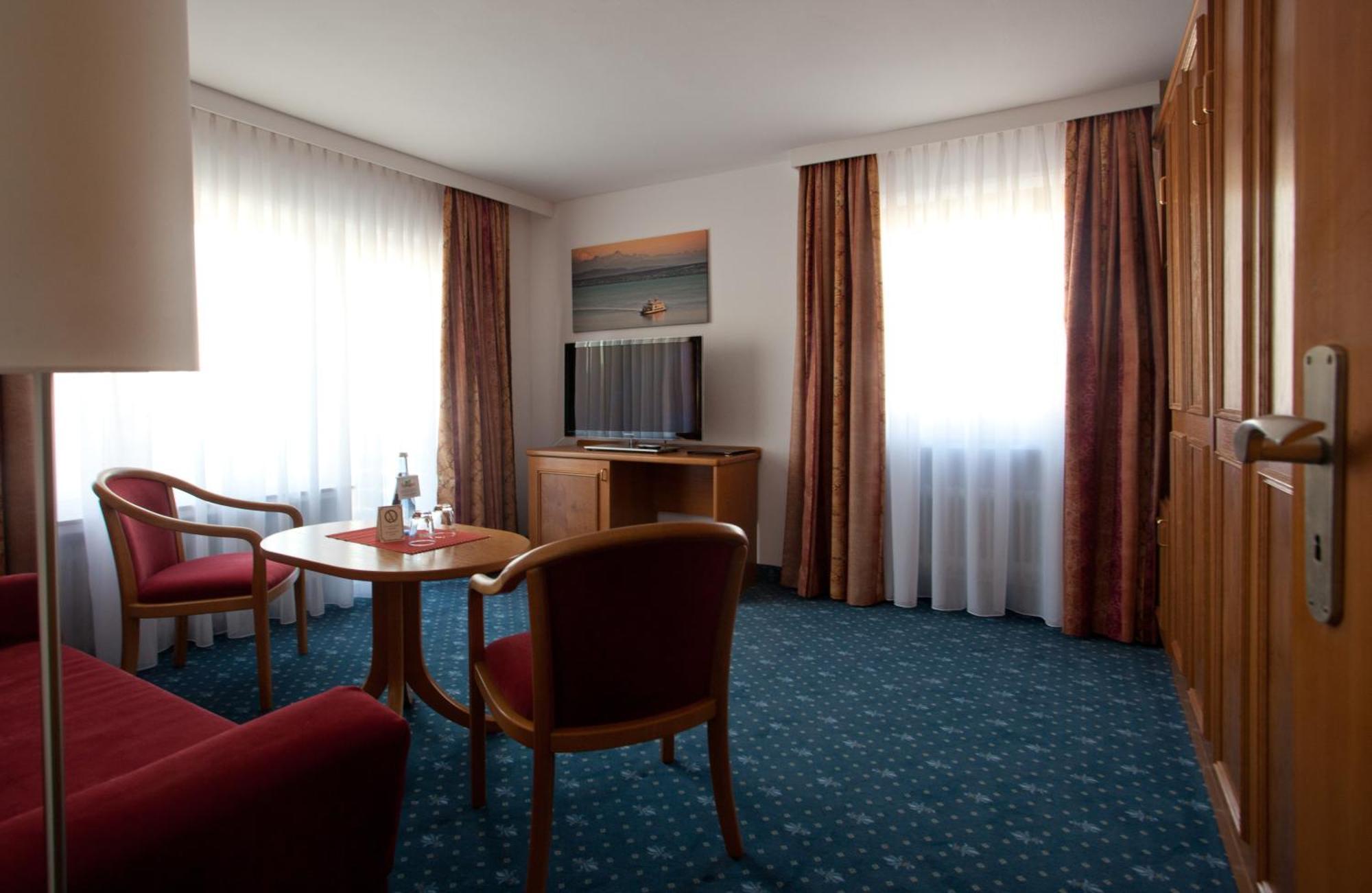 Hotel Knaus Am Hafen Uhldingen-Mühlhofen Rum bild