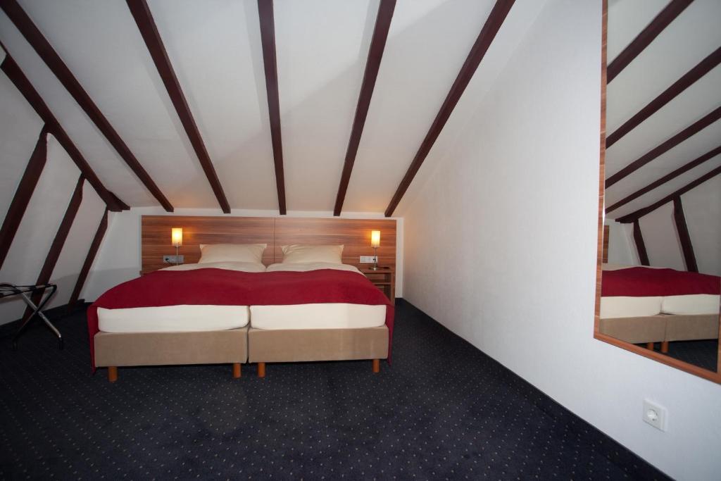 Hotel Knaus Am Hafen Uhldingen-Mühlhofen Rum bild