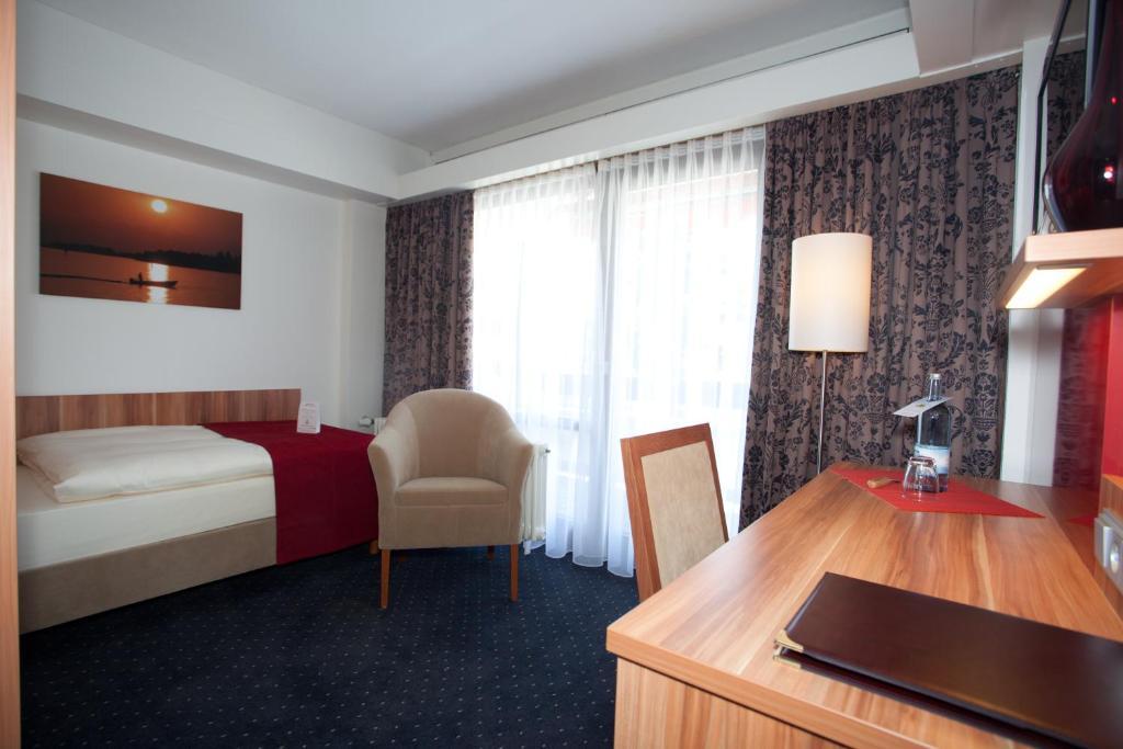 Hotel Knaus Am Hafen Uhldingen-Mühlhofen Rum bild