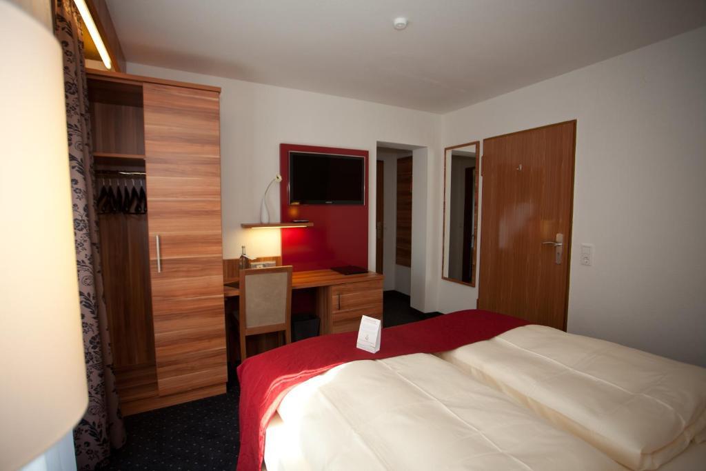 Hotel Knaus Am Hafen Uhldingen-Mühlhofen Rum bild