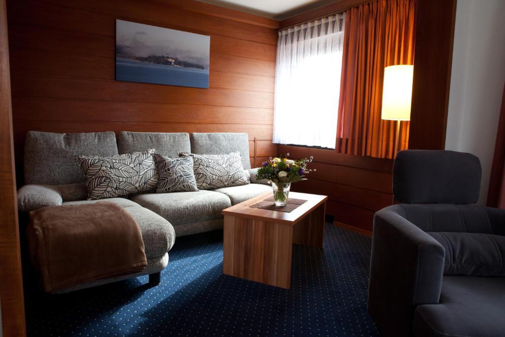 Hotel Knaus Am Hafen Uhldingen-Mühlhofen Rum bild