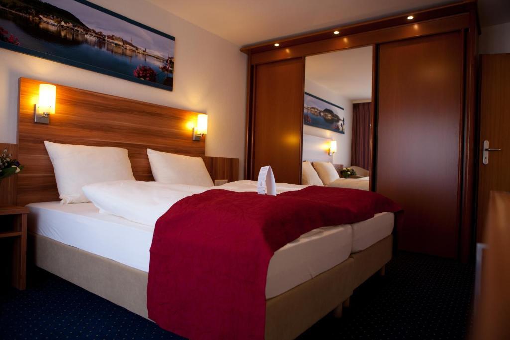 Hotel Knaus Am Hafen Uhldingen-Mühlhofen Rum bild