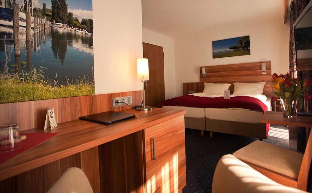Hotel Knaus Am Hafen Uhldingen-Mühlhofen Exteriör bild